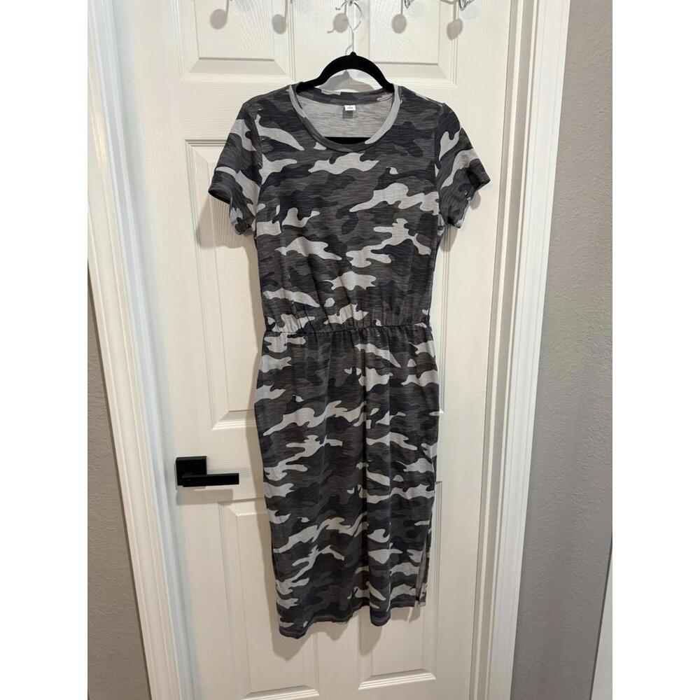Old Navy Waist-Defined Slub-Knit Midi Dress in a camouflage print. Size Medium